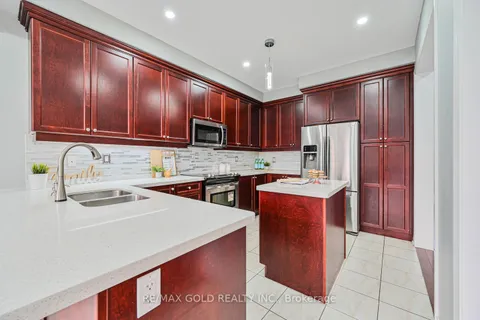 16 Torraville St, Brampton, ON L6R 0Y5