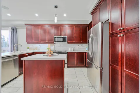 16 Torraville St, Brampton, ON L6R 0Y5