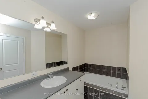 27 Biddens Sq, Brampton, ON L6P 3P9