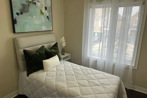 27 Biddens Sq, Brampton, ON L6P 3P9