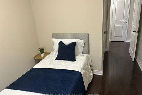 27 Biddens Sq, Brampton, ON L6P 3P9