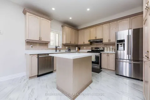 23 Brentcliff Dr, Brampton, ON L7A 5E8