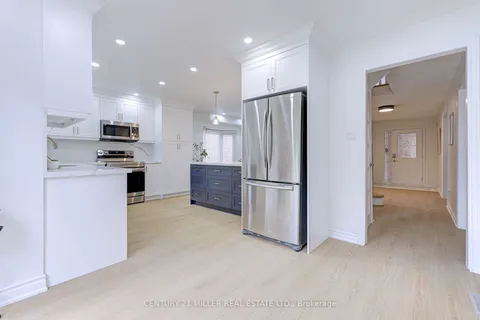 1095 Queens Ave, Oakville, ON L6H 4K9