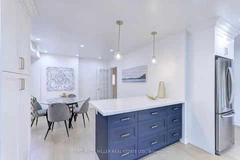 1095 Queens Ave, Oakville, ON L6H 4K9