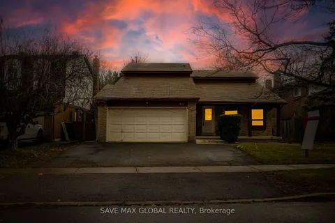 67 Massey St, Brampton, ON L6S 3A3