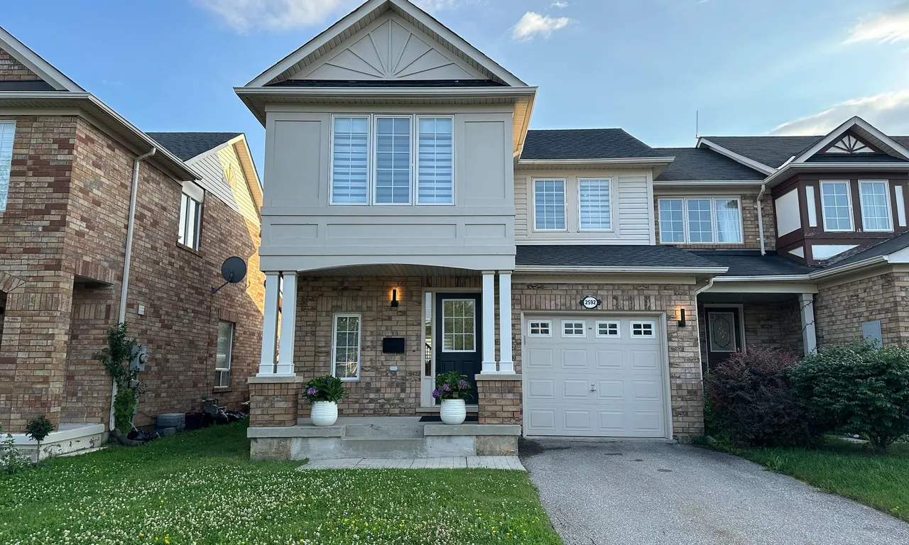 2592 Valleyridge Dr, Oakville, ON L6M 5H5