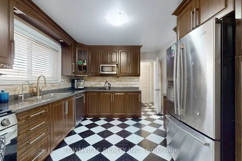 24 Avening Dr, Toronto, ON M9V 1Y1