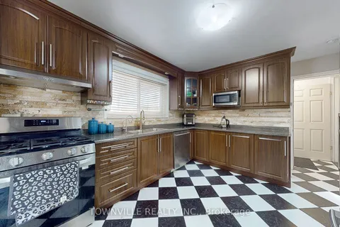 24 Avening Dr, Toronto, ON M9V 1Y1