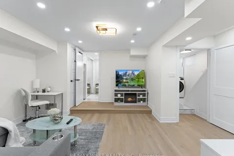 72 Riverview Gdns, Toronto, ON M6S 4E5