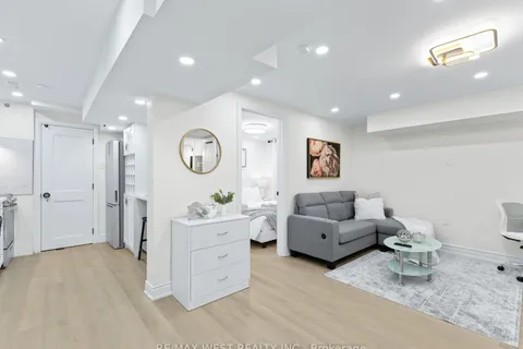 72 Riverview Gdns, Toronto, ON M6S 4E5