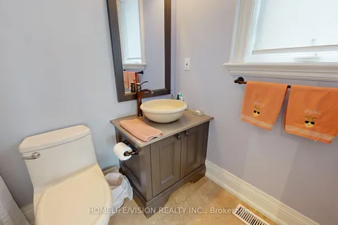 80 North Heights Rd, Toronto, ON M9B 2T8