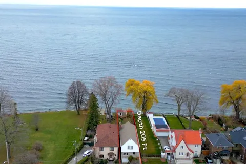 107 Lake Shore Dr, Toronto, ON M8V 2A1