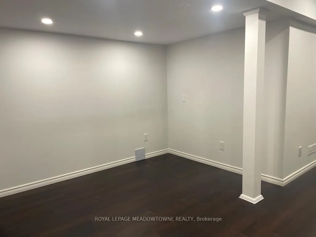 Semi-Detached kitchen at 3966 Arbourview Terr Mississauga