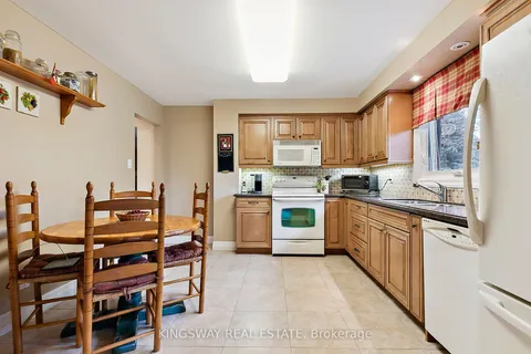 870 Chippenham Dr, Mississauga, ON L5H 3S7
