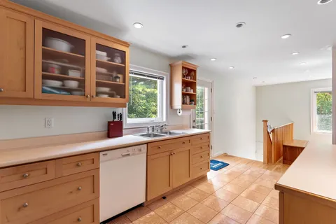 75 Leggett Ave, Toronto, ON M9P 1X4