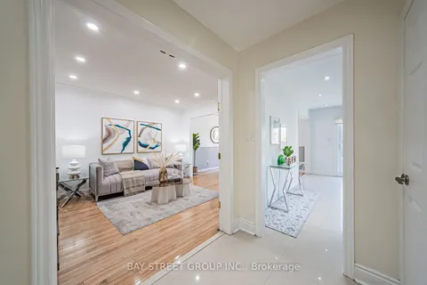 15 Inverhuron Tr, Oakville, ON L6H 5Z6