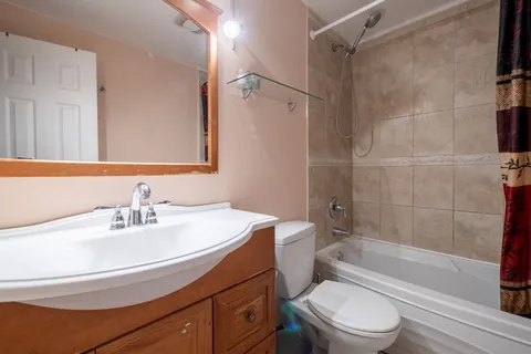 1704 Oberon Cres, Mississauga, ON L4X 2K8