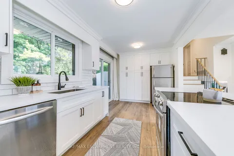 33 Sewell Dr, Oakville, ON L6H 1C6