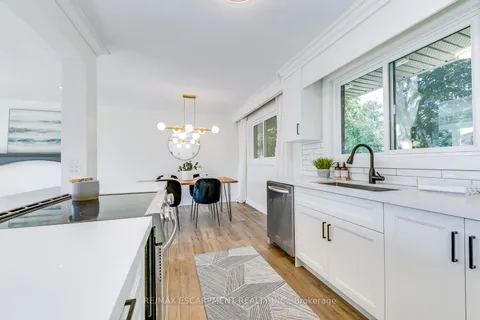 33 Sewell Dr, Oakville, ON L6H 1C6