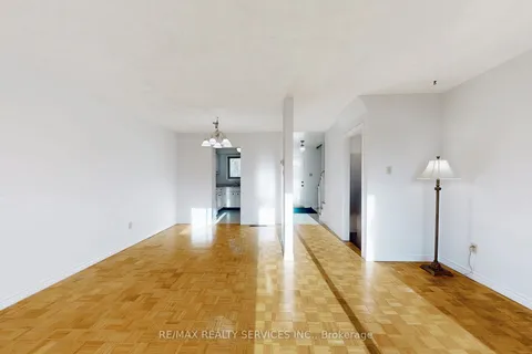 8 Gailgrove Crt, Brampton, ON L6S 2E1