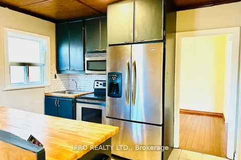 122 Milton St, Toronto, ON M8Y 2Y3