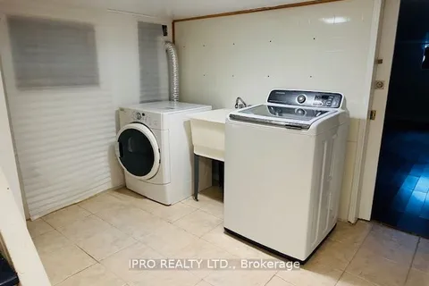 122 Milton St, Toronto, ON M8Y 2Y3