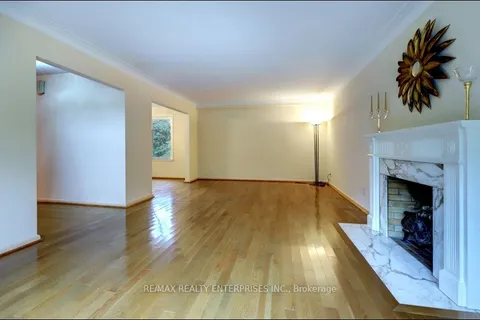 2401 Mississauga Rd, Mississauga, ON L5H 2L4