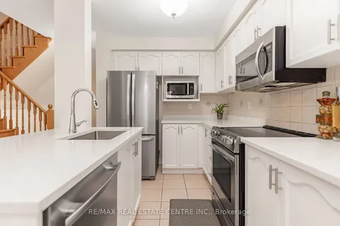28 Slessor Lane, Brampton, ON L6P 1L8