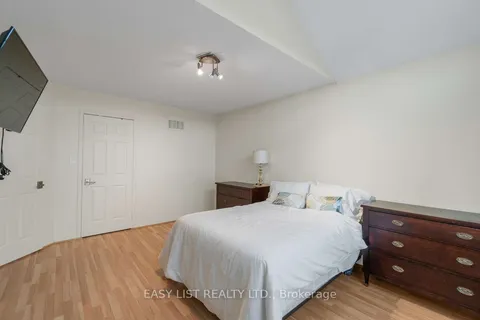 178 Bristol Rd, Mississauga, ON L4Z 3V5