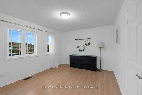 178 Bristol Rd, Mississauga, ON L4Z 3V5