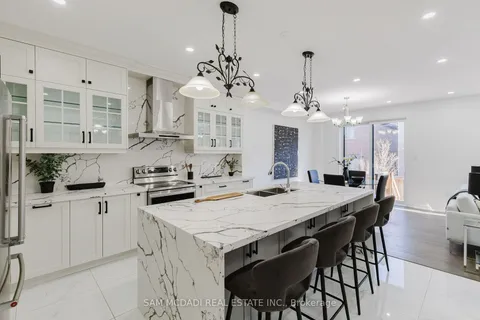 362 North Park Blvd, Oakville, ON L6M 1L4