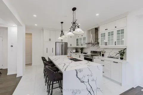 362 North Park Blvd, Oakville, ON L6M 1L4
