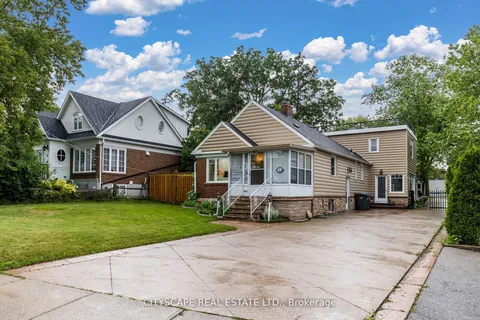 11 Brookside Dr, Mississauga, ON L5M 1H2