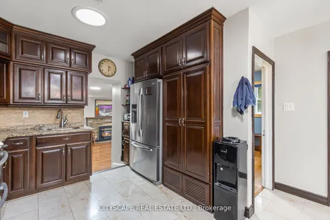 11 Brookside Dr, Mississauga, ON L5M 1H2