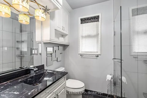11 Brookside Dr, Mississauga, ON L5M 1H2