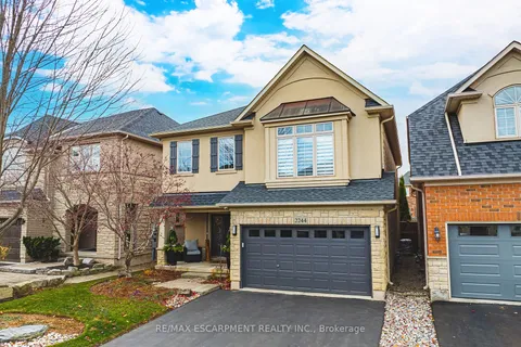2244 Dewsbury Dr, Oakville, ON L6M 0A6