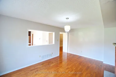 1117 Vanrose St, Mississauga, ON L5V 1L1