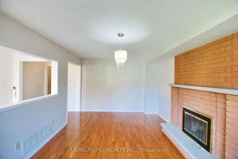 1117 Vanrose St, Mississauga, ON L5V 1L1