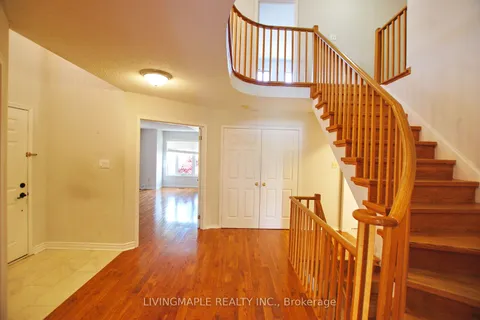 1117 Vanrose St, Mississauga, ON L5V 1L1