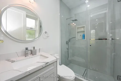 455 Samford Place, Oakville, ON L6L 4E7