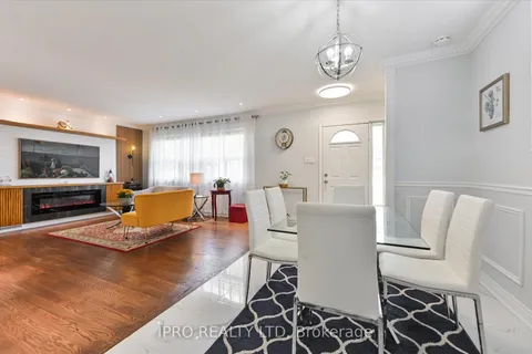 135 Downsview Ave, Toronto, ON M3M 1E3