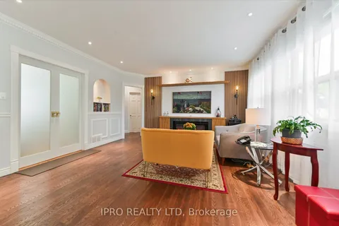 135 Downsview Ave, Toronto, ON M3M 1E3