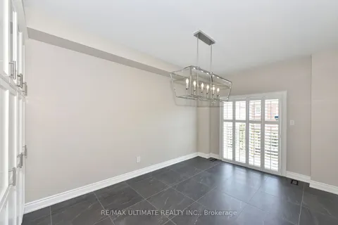 27 La Roche Ave, Halton Hills, ON L7G 0B3