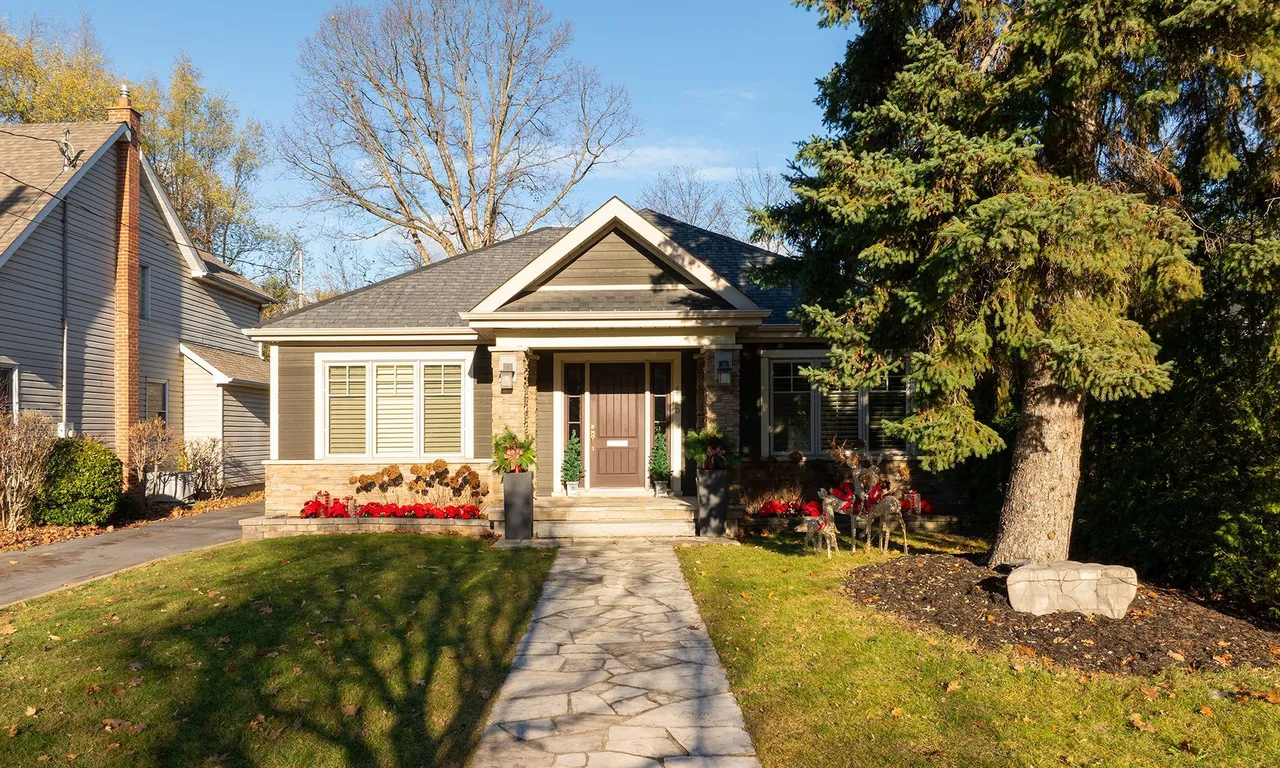 415 Queen Mary Dr, Oakville, ON L6K 3M2