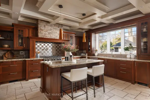 415 Queen Mary Dr, Oakville, ON L6K 3M2