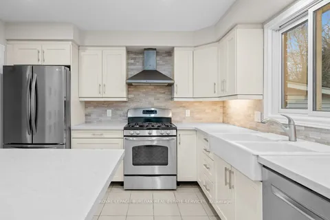 345 Rankin Dr, Burlington, ON L7N 2B2