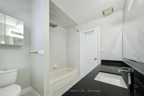 27 Horizon St, Brampton, ON L6P 2J3