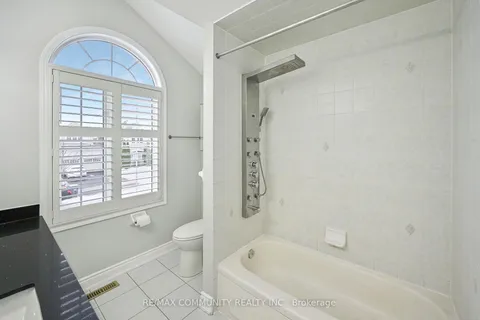 27 Horizon St, Brampton, ON L6P 2J3