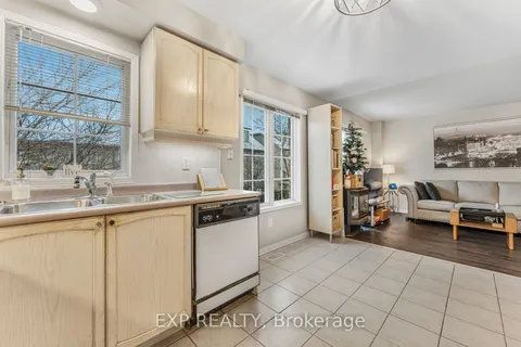 2407 Bankside Dr, Mississauga, ON L5M 6E6