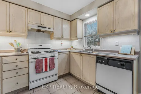 2407 Bankside Dr, Mississauga, ON L5M 6E6